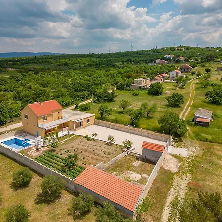 Roza Villa *