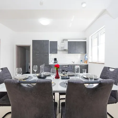 Roza * Gornje Biljane